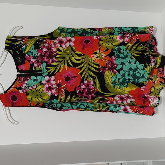 W5 Tops - W5 Gorgeous Tropical Print Top w/ Vibrant Colors sz Medium